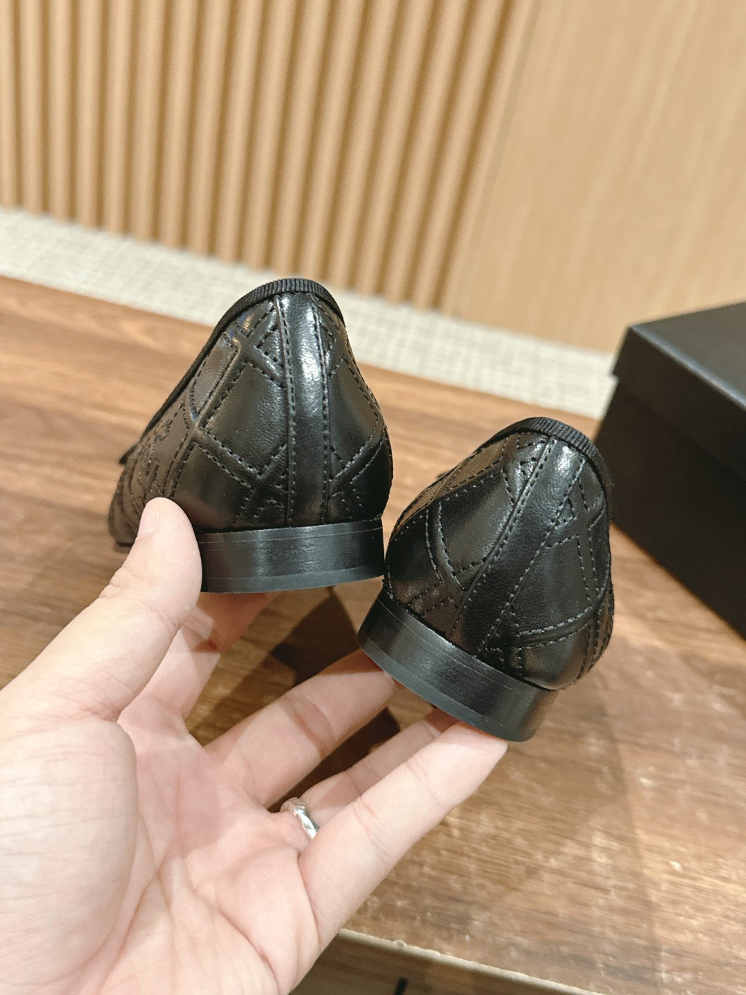 ua Ch*el ballet flats