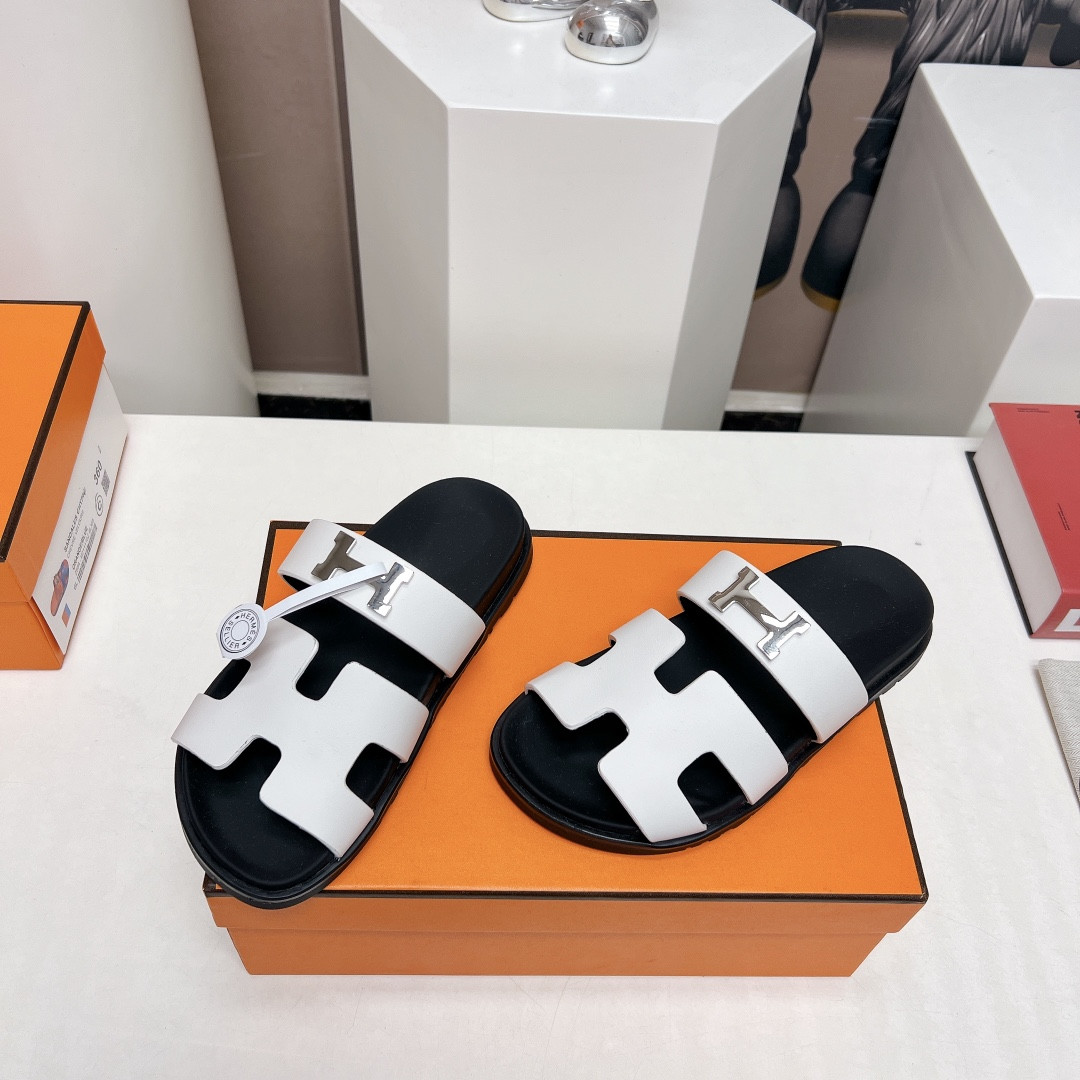 UA Hermès Chypre sandal