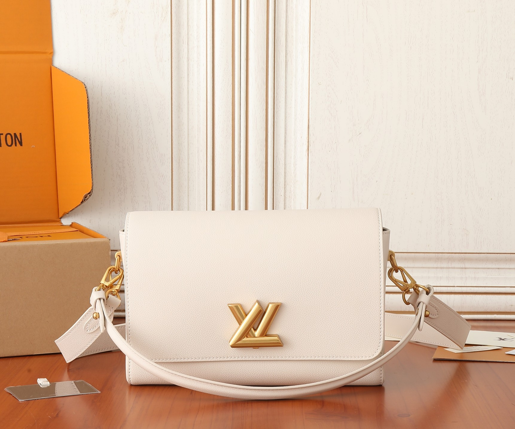 LV Soft Twist M25359 10.6 x 7.5 x 3.5 inches