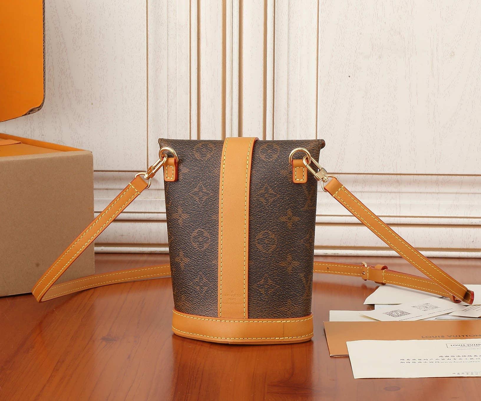 LV Envelope Pouch M11629 12.5x18x8.5CM