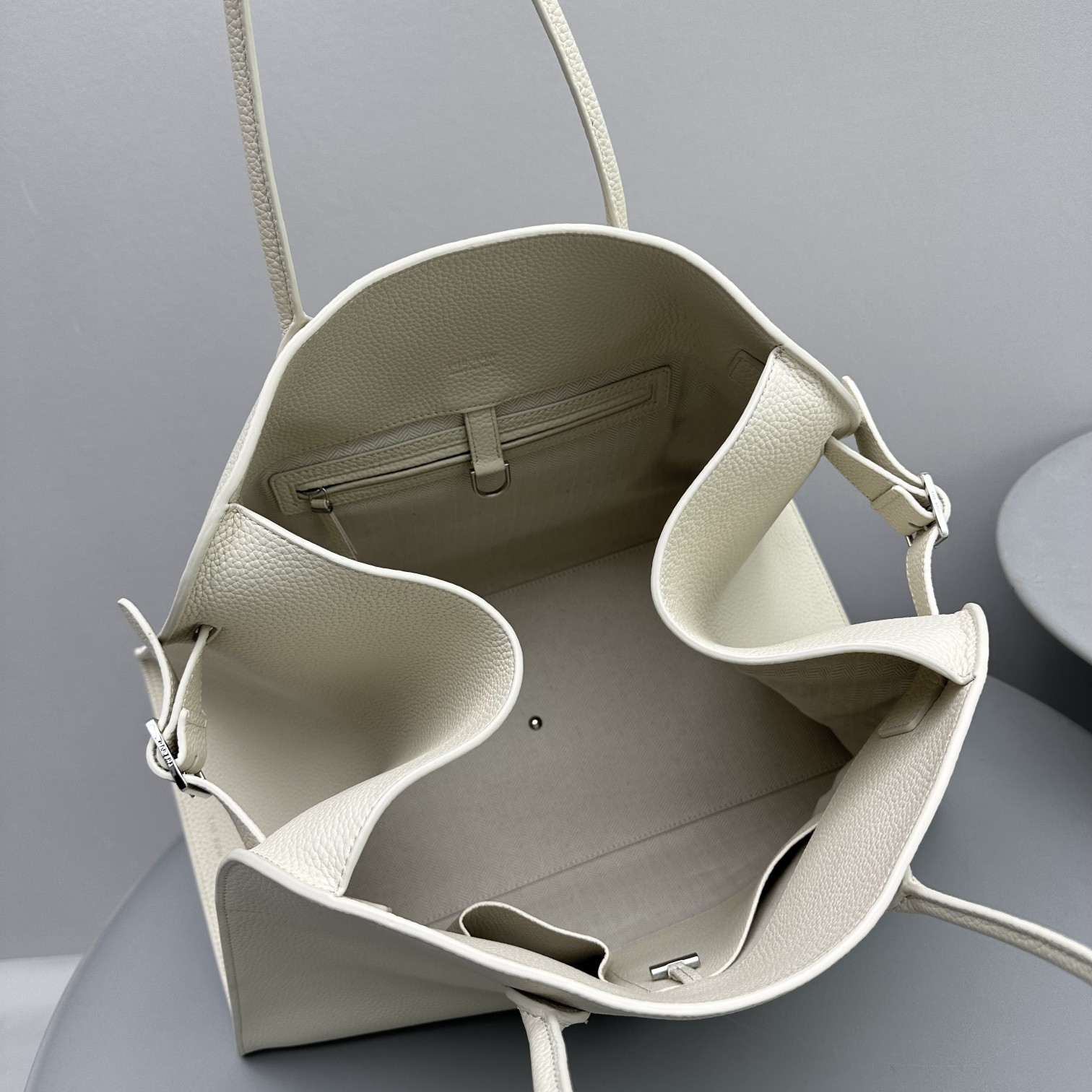 T*e R0w margaux 17 43x24x30cm