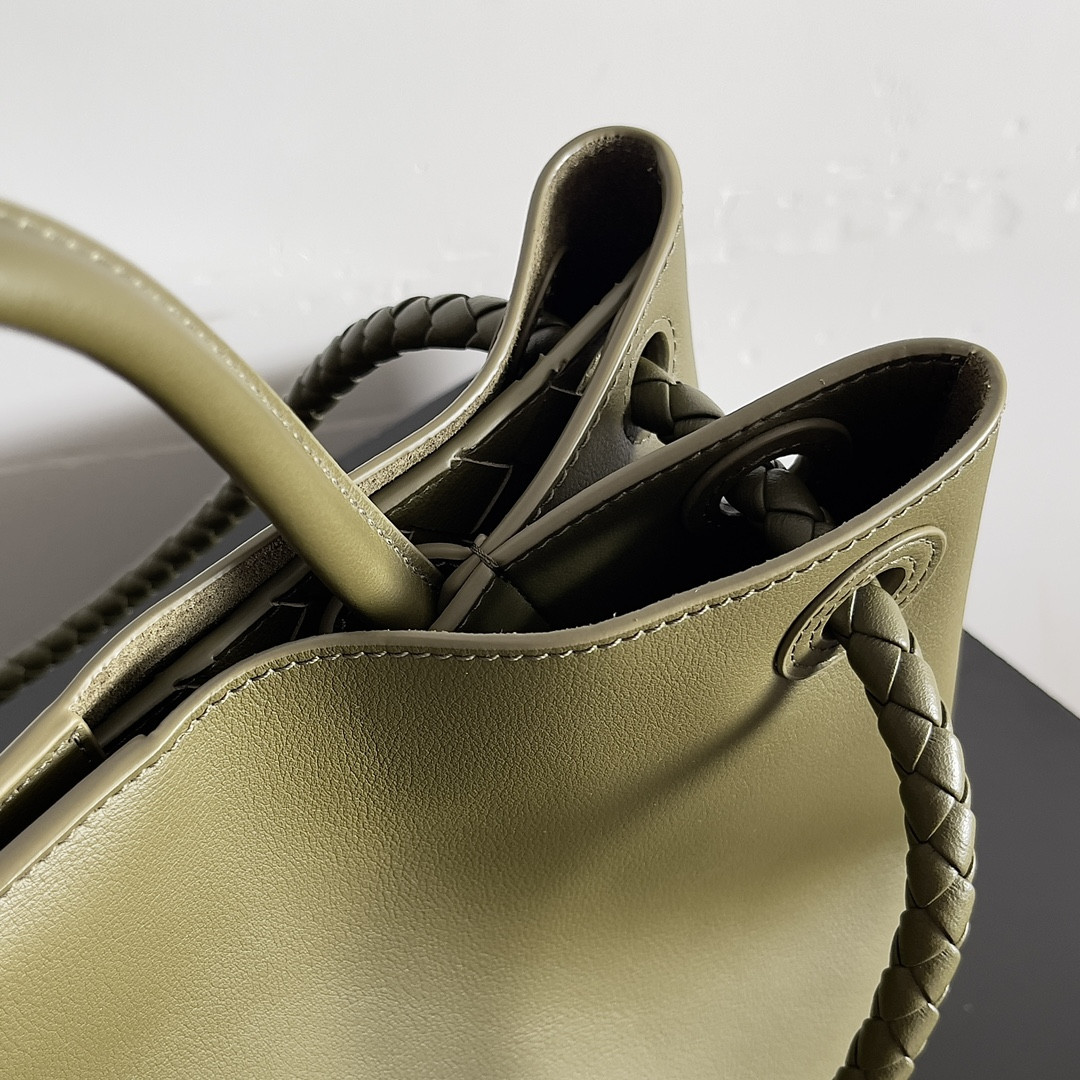 bo*te*ga Ve*ne*ta medium andiamo 32x25x11cm