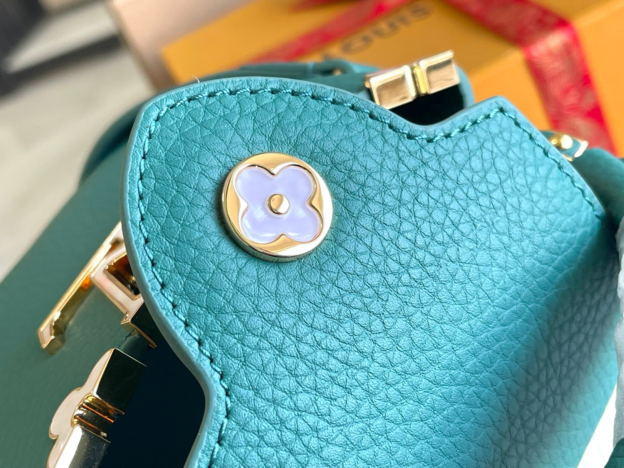 LV  Capucines Flower Crown M23766 Taurillon  21x14x8cm