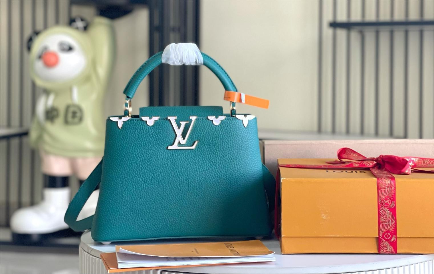 LV  Capucines Flower Crown M23766 Taurillon  27x18x9cm