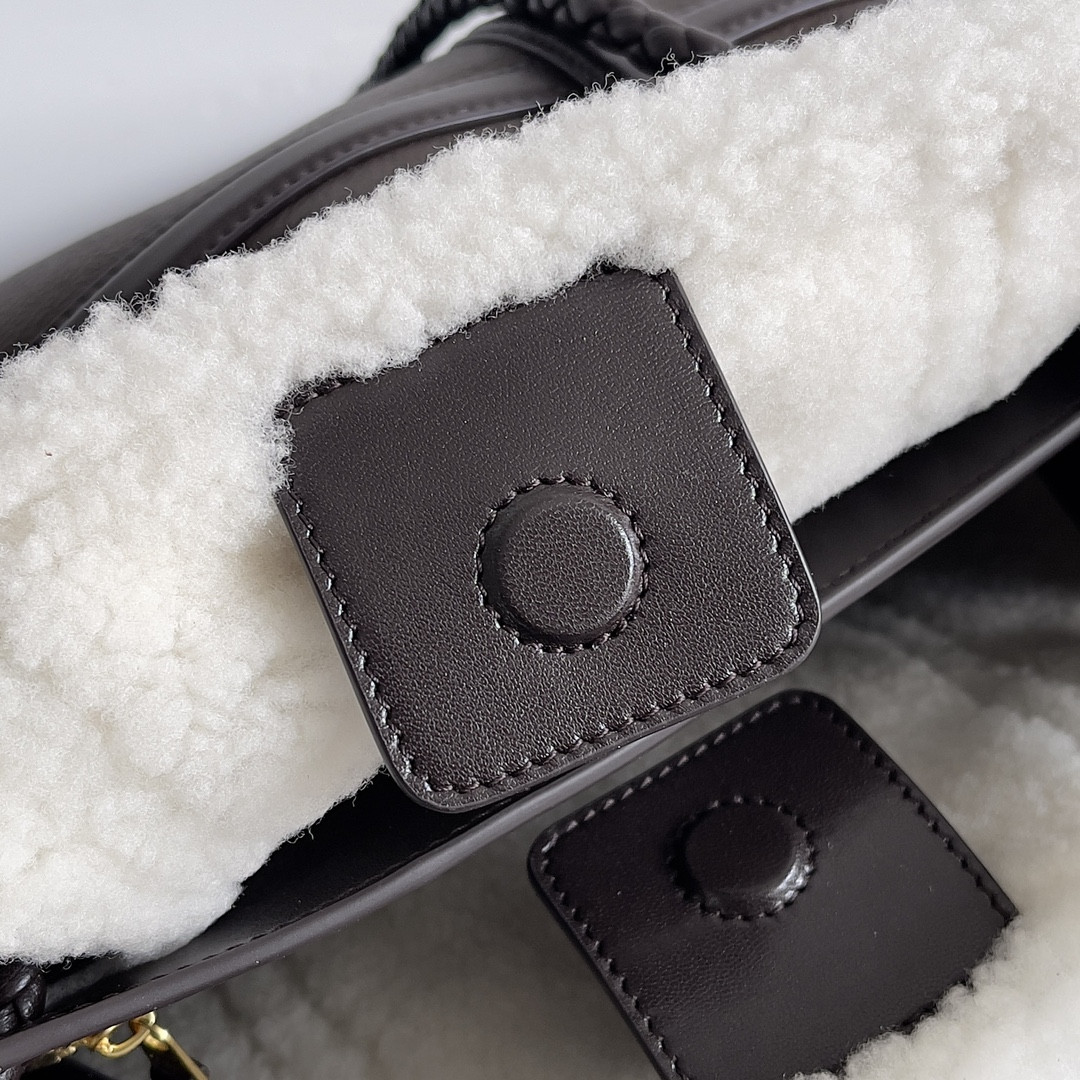 bo*te*ga Ve*ne*ta small andiamo 25x22x10.5cm