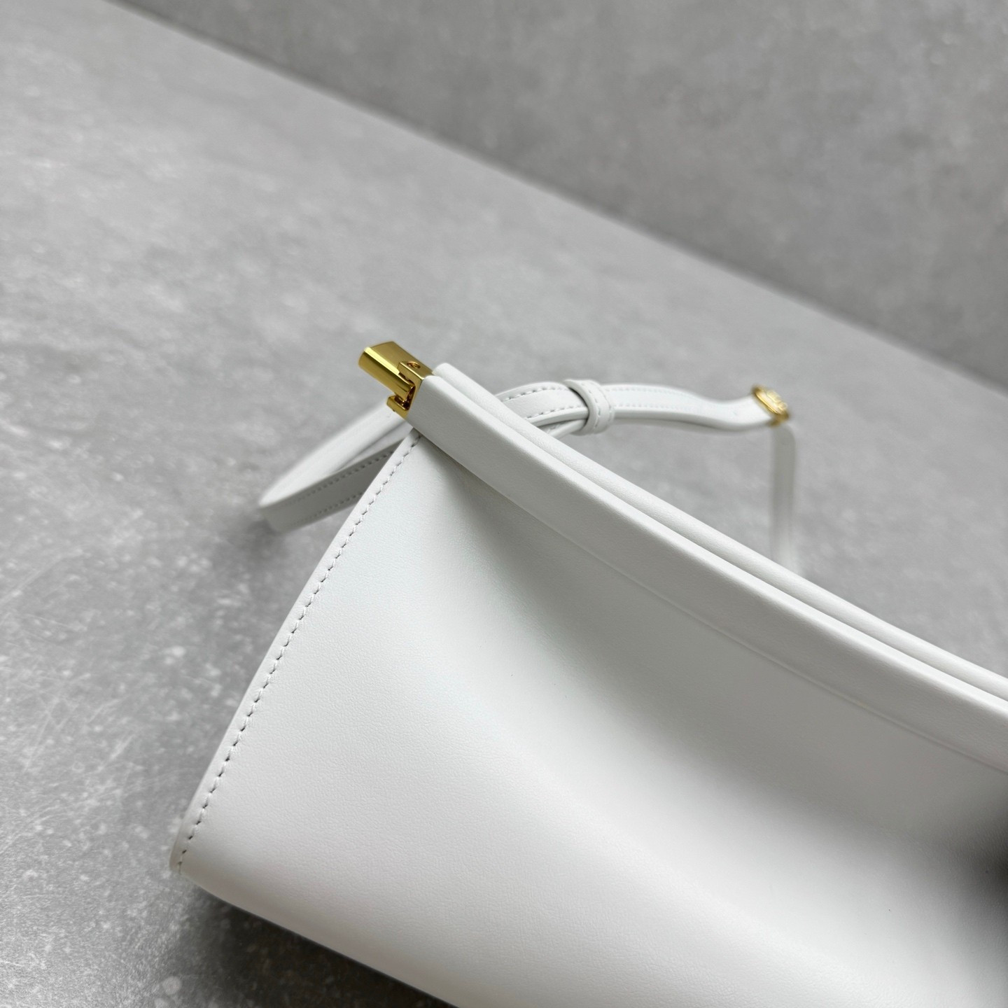 ALAÏA LE CLICK EAST WEST SMALL BAG 25x12.5x7cm