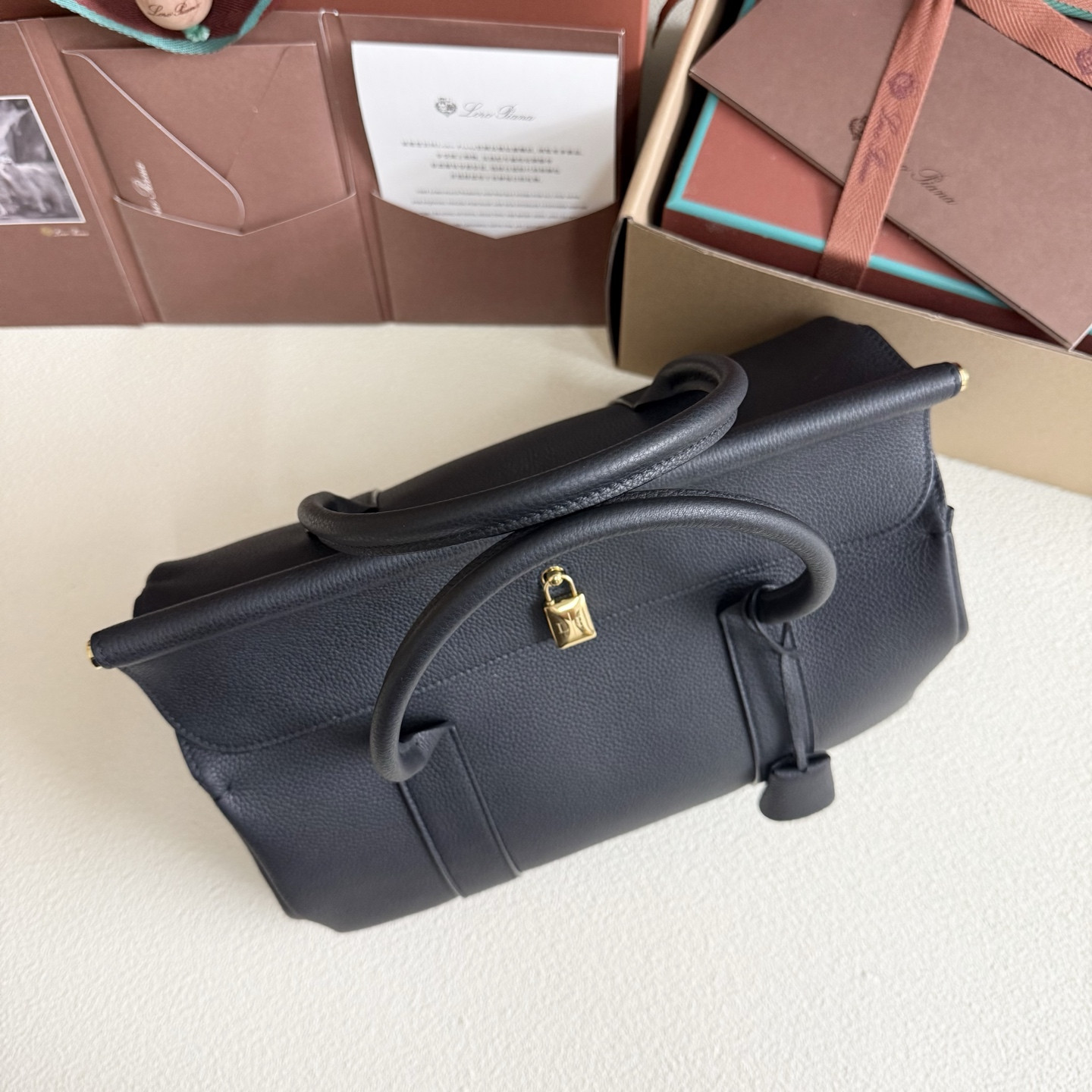 L**o p*ana loom l32 calfskin 33x23x18cm