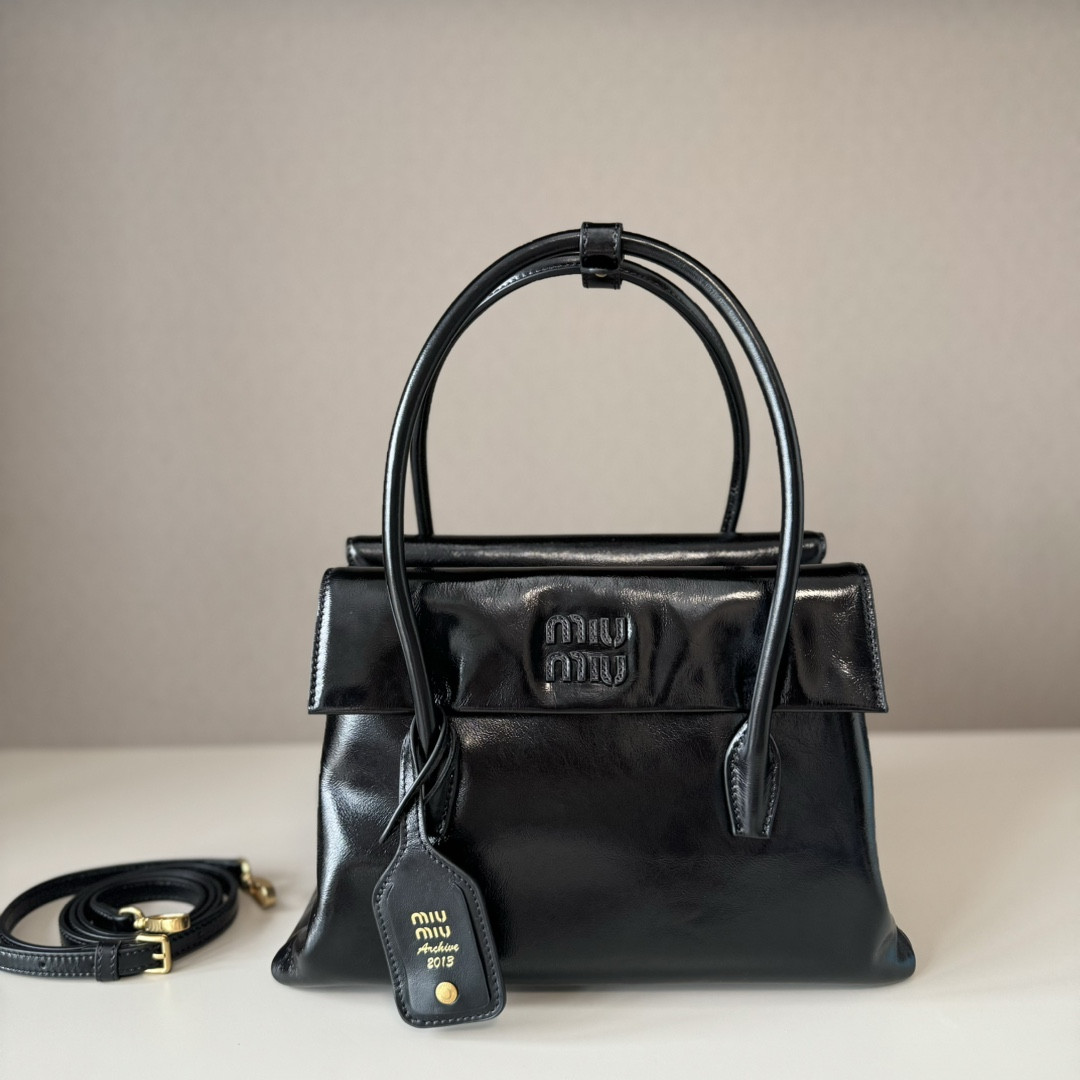 Miu Miu Solitaire Shiny Leather Bag 19.5x28x11cm